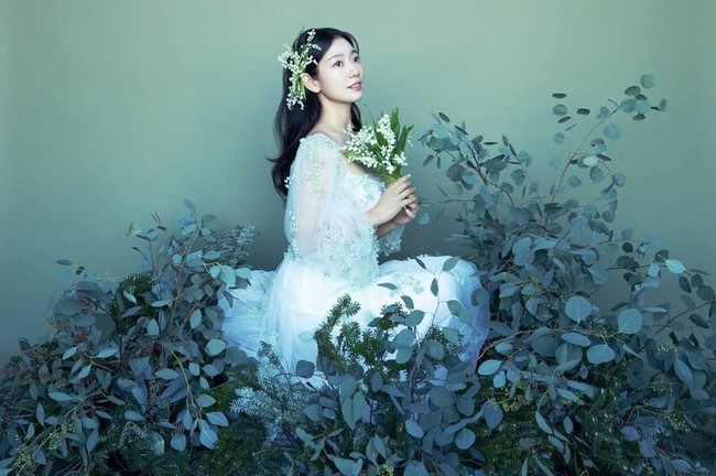 3 bộ váy cưới giấu bụng to cực chuẩn của Park Min Young - Ảnh 7.