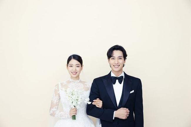 HOT: Park Shin Hye công khai ảnh cưới bên ông xã kém tuổi trước giờ bước vào lễ đường - Ảnh 4.