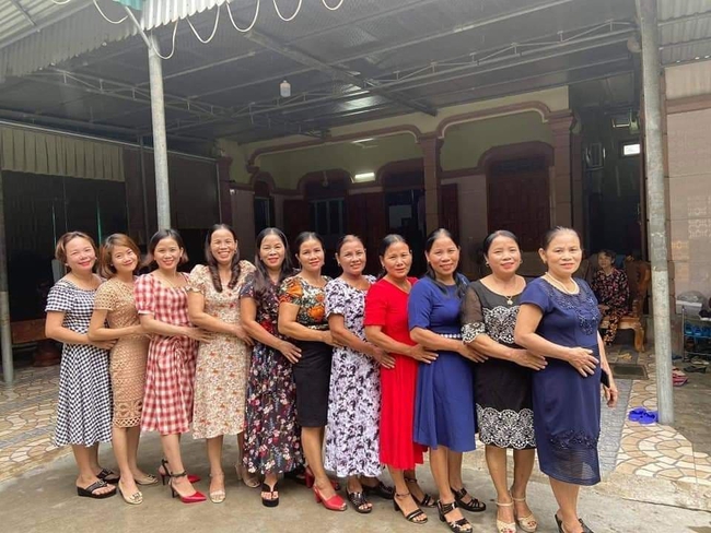 Nóng MXH Nghệ An- Hà Tĩnh thi nhau giành kỷ lục &quot;gia đình sinh nhiều con gái nhất&quot;: Hà Tĩnh đã tìm ra gia đình sinh 12 con gái - Ảnh 2.