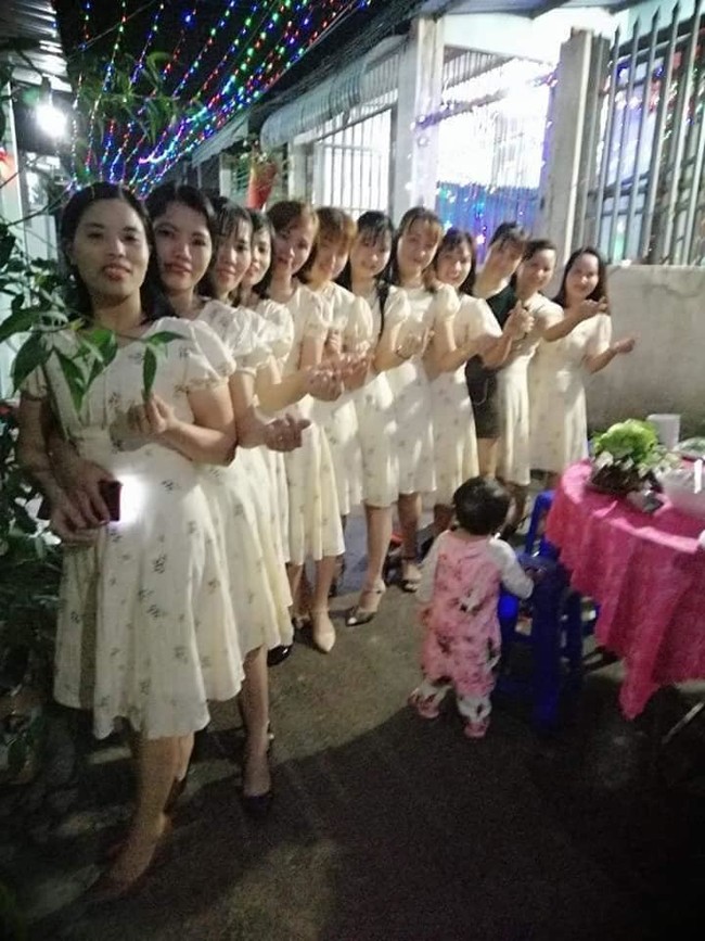 Nóng MXH Nghệ An- Hà Tĩnh thi nhau giành kỷ lục &quot;gia đình sinh nhiều con gái nhất&quot;: Hà Tĩnh đã tìm ra gia đình sinh 12 con gái - Ảnh 1.