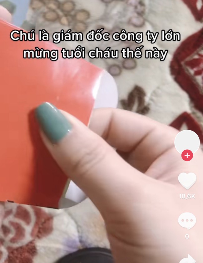 Chưa tới Tết, nữ sinh này đã gây tranh cãi khắp mạng xã hội vì &quot;khoe&quot; bao lì xì của ông chú làm Giám đốc: Xem số tiền mà xỉu lên xỉu xuống - Ảnh 1.