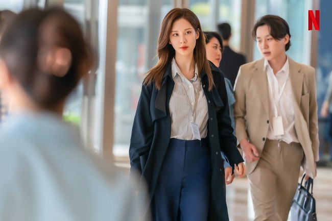 Seohyun (SNSD) quyến rũ ôm ấp trai lạ, hứa hẹn cảnh nóng tràn ngập trong phim đề tài tình dục - Ảnh 2. Seohyun (SNSD) quyến rũ ôm ấp trai lạ, hứa hẹn cảnh nóng tràn ngập trong phim đề tài tình dục - Ảnh 2.