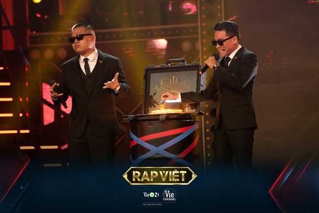 Chung kết Rap Việt: Vượt mặt Blacka, Seachains xuất sắc trở thành Quán quân - Ảnh 2. Chung kết Rap Việt: Vượt mặt Blacka, Seachains xuất sắc trở thành Quán quân - Ảnh 2.