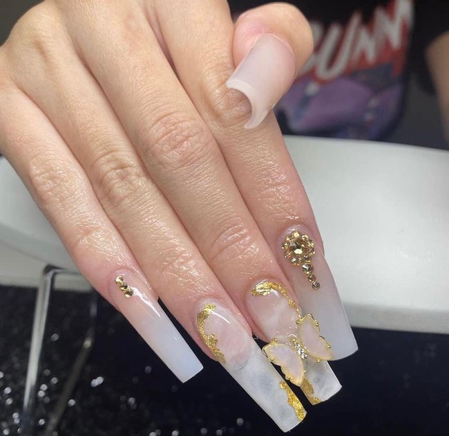 Cô nàng khoe bộ nail 2 triệu, bị chê xấu và bỏ tiền ngu thì đáp trả lại 1 câu cực đanh thép - Ảnh 2. Cô nàng khoe bộ nail 2 triệu, bị chê xấu và bỏ tiền ngu thì đáp trả lại 1 câu cực đanh thép - Ảnh 2.