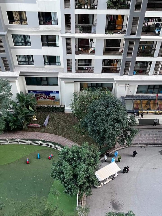 Hà Nội: Bé trai rơi từ tầng 31 tòa nhà chung cư cao cấp - Ảnh 1. Hà Nội: Bé trai rơi từ tầng 31 tòa nhà chung cư cao cấp - Ảnh 1.