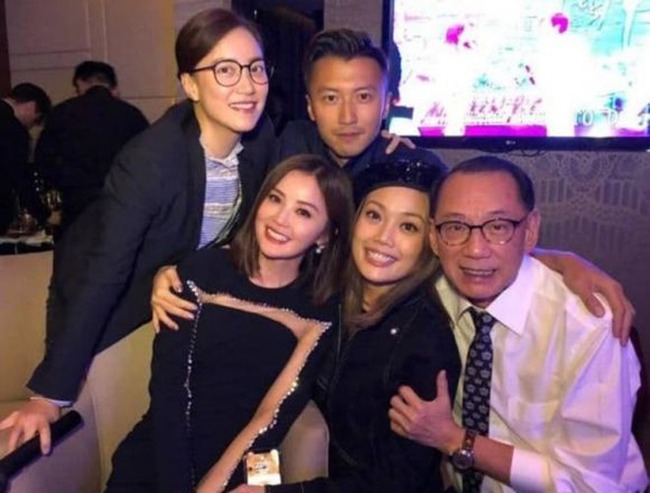 Không phải Vương Phi hay Trương Bá Chi, đây mới là người phụ nữ mà Tạ Đình Phong không rời nửa bước - Ảnh 5. Không phải Vương Phi hay Trương Bá Chi, đây mới là người phụ nữ mà Tạ Đình Phong không rời nửa bước - Ảnh 5.