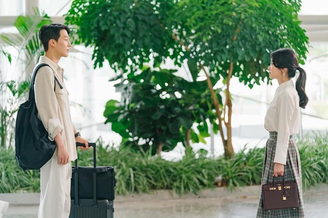 Now, We Are Breaking Up tập 15: Song Hye Kyo tiễn tình trẻ sang Paris để ở lại chăm sóc con gái bạn thân - Ảnh 3.