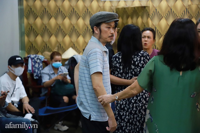 Nghệ sĩ Hoài Linh chính thức tái xuất sau nửa năm ở ẩn vì vướng lùm xùm từ thiện - Ảnh 3.