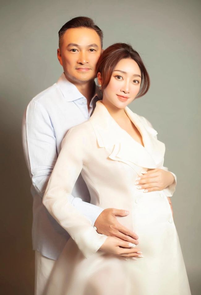 Mới sinh được 1 tuần, vợ Chi Bảo đã xuất hiện lộ nhan sắc &quot;bà đẻ&quot;, kể về cuộc sống &quot;ngáp ngáp, sợ quoắn&quot; rối ren - Ảnh 1.