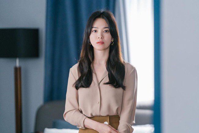 Song Hye Kyo bị &quot;điên nữ Itaewon&quot; vượt mặt, rớt hạng thảm hại vì kết phim gây phẫn nộ - Ảnh 4.