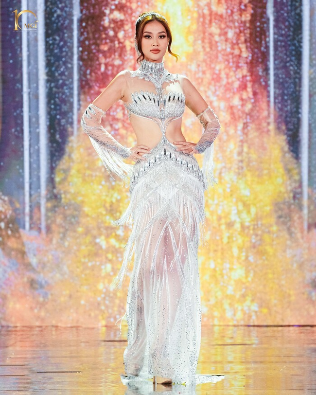 Stylist hé lộ trang phục chung kết Hoa hậu Hòa Bình của Thiên Ân - Thùy Tiên - Ảnh 3.