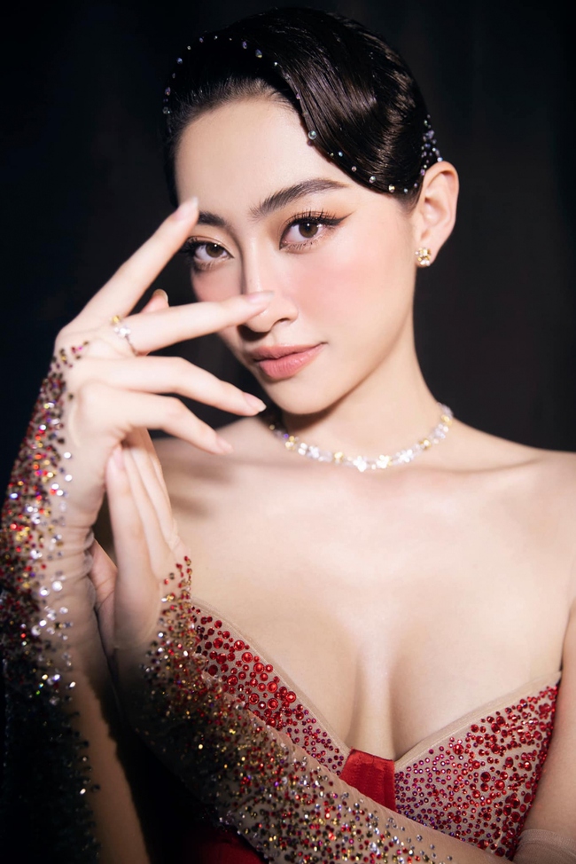 Hoa hậu Lương Thùy Linh &quot;lột xác&quot; với hình ảnh quý cô sang chảnh - Ảnh 1.