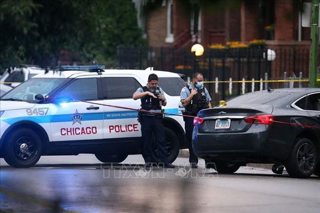 Ít nhất 14 người bị thương trong vụ xả súng ở Chicago, Mỹ - Ảnh 1.
