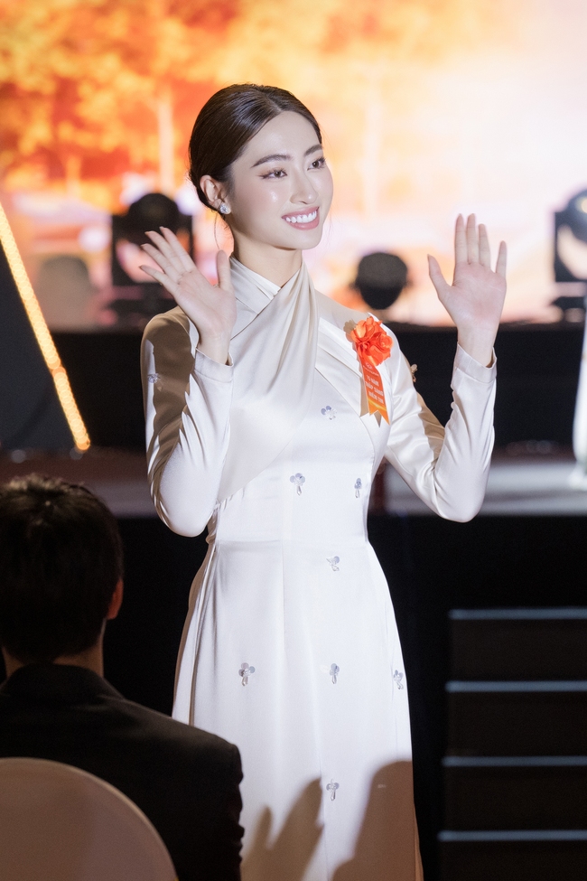 Hoa hậu Lương Thùy Linh trở thành giảng viên trợ giảng - Ảnh 1.