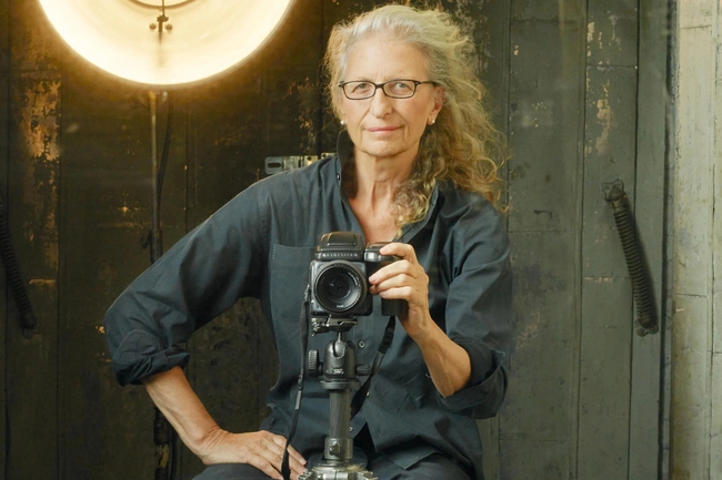 Annie Leibovitz - nhiếp ảnh gia chụp những &quot;khoảnh khắc thế kỷ&quot; là ai? - Ảnh 2.