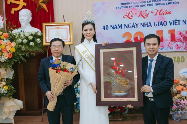 Tân Hoa hậu Du lịch Việt Nam 2022 về thăm trường nhân ngày Nhà giáo 20/11 - Ảnh 7.