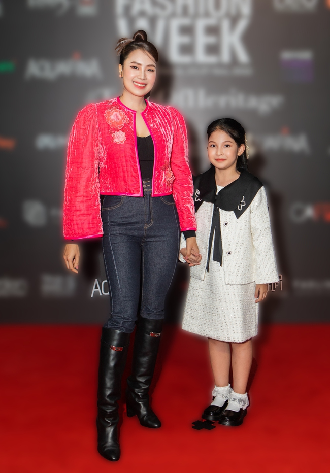 Vợ chồng Bình An - Phương nga hội ngộ cùng dàn diễn viên VTV trên thảm đỏ mở màn Tuần lễ thời trang - Ảnh 2.