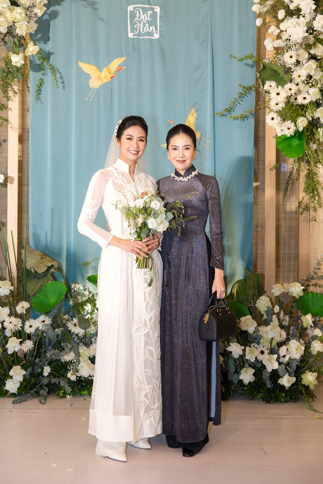 Dàn khách mời tại hôn lễ của Hoa hậu Ngọc Hân: Các Hoa - Á hậu diện áo dài thanh lịch và duyên dáng - Ảnh 7.