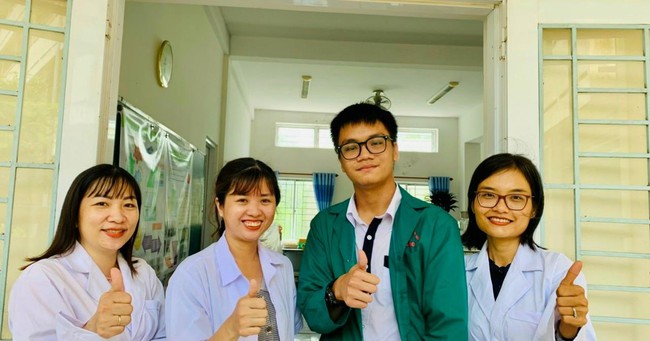 Học sinh chuyên Toán giành huy chương Olympic... Sinh học quốc tế - Ảnh 1. Học sinh chuyên Toán giành huy chương Olympic... Sinh học quốc tế - Ảnh 1.