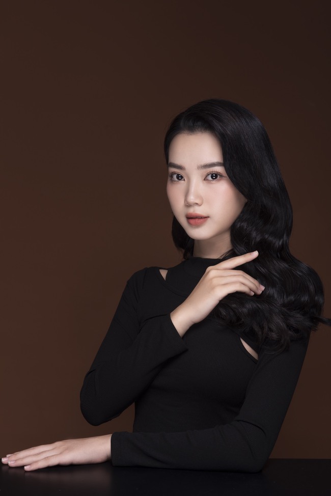 Nữ sinh được tuyển thẳng vào Đại học Ngoại thương tiếp tục ghi dấu ấn tại Top 35 Hoa hậu Việt Nam 2022 - Ảnh 1.
