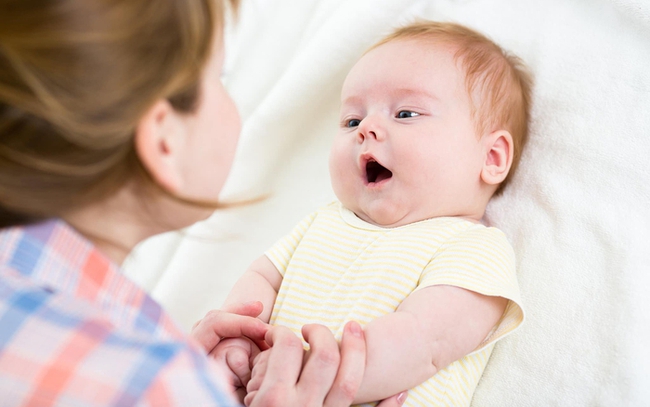 Nguyên nhân trẻ sơ sinh bị lạnh tay chân, trường hợp nào là nguy hiểm phải đi viện gấp? - Ảnh 2. Nguyên nhân trẻ sơ sinh bị lạnh tay chân, trường hợp nào là nguy hiểm phải đi viện gấp? - Ảnh 2.