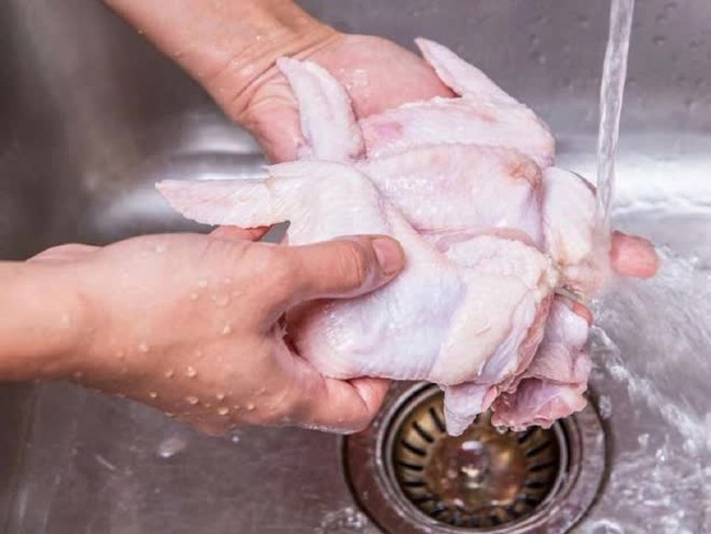 Tại sao rã đông thịt gà không đúng cách sẽ khiến mất chất lại sản sinh thêm độc tố? - Ảnh 5.