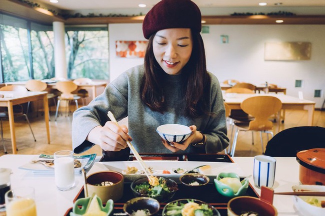 Khi thấy đói, phụ nữ Nhật hay dùng &quot;1 món dẻo, 2 món đậu&quot; để được ăn vặt mà còn tiêu mỡ nhanh, thậm chí bổ sung collagen giúp trẻ thêm - Ảnh 1.