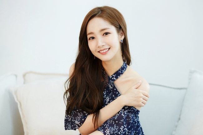 Park Min Young mở dịch vụ thuê bạn gái cho đàn ông độc thân trong phim mới - Ảnh 3.