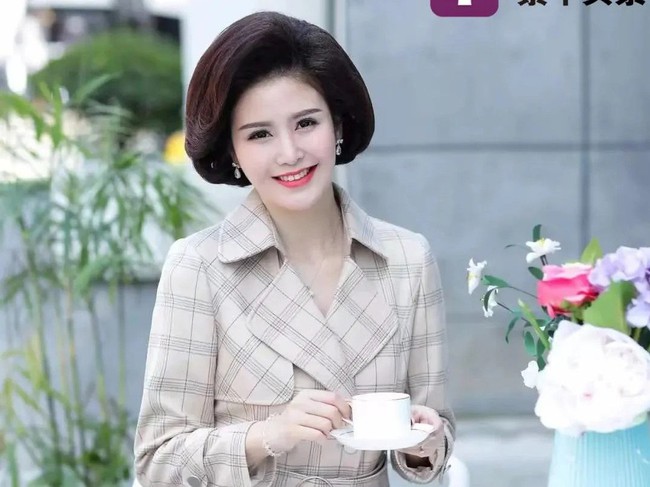 &quot;Bà thím&quot; người mẫu, ngày chụp 400 bộ đồ ở Trung Quốc - Ảnh 2.