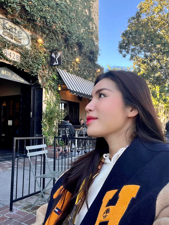 Minh Tú lộ nhẫn đính hôn, chuẩn bị đám cưới sau 2 tháng công khai bạn trai Tây? - Ảnh 4. Minh Tú lộ nhẫn đính hôn, chuẩn bị đám cưới sau 2 tháng công khai bạn trai Tây? - Ảnh 4.