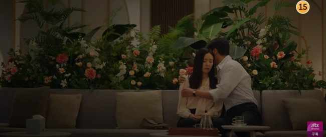 Tuổi 39 tập 4: Bạn thân bị bệnh sắp chết, Son Ye Jin vẫn thản nhiên ôm ấp với bác sĩ điển trai - Ảnh 3.