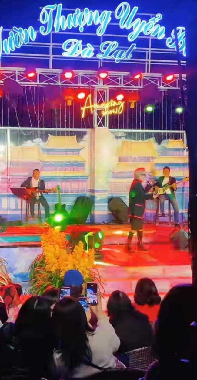 Rần rần hình ảnh tố đêm nhạc giá 2 triệu/vé của Đàm Vĩnh Hưng ế khách, CEO đại gia đòi đi xem nữ ca sĩ nào đó hát - Ảnh 3.