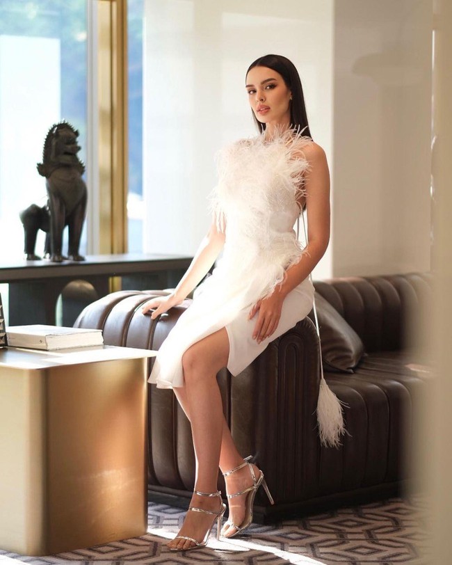 Nhan sắc ngọt ngào, quyến rũ của mỹ nhân lai vừa đăng quang Hoa hậu Thái Lan 2022 - Ảnh 4.