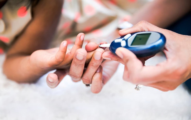 Người có đường huyết cao cần thay đổi gấp 4 việc khi ăn uống, gia đình nào đã có người mắc bệnh tiểu đường thì càng không được bỏ qua! - Ảnh 1.