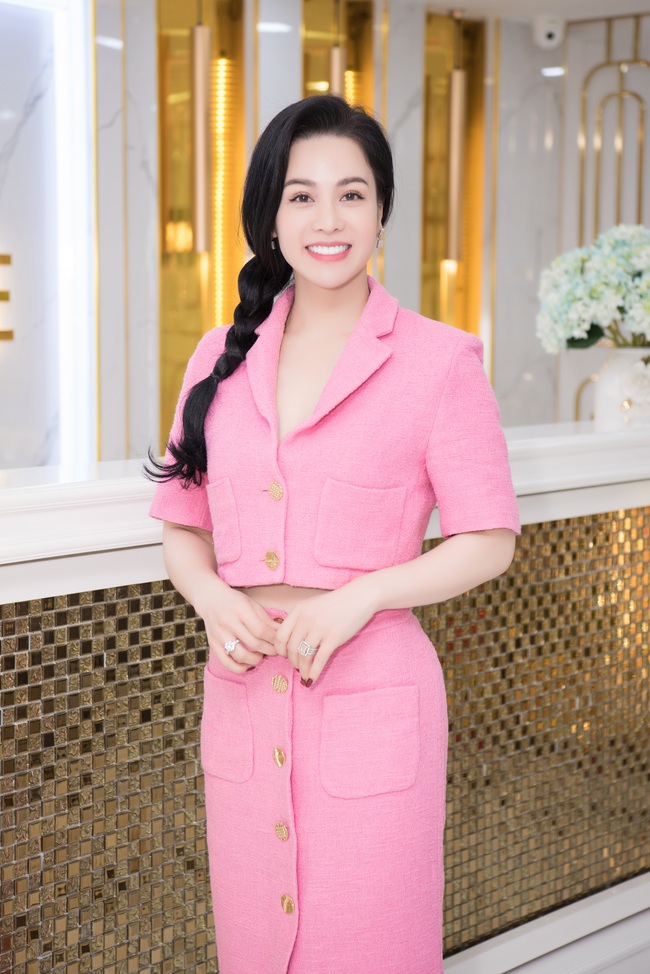 Nhật Kim Anh và mẹ lì xì người thân bằng vàng, nàng Thị Bình tiết lộ điều bất ngờ đầu năm mới - Ảnh 3.