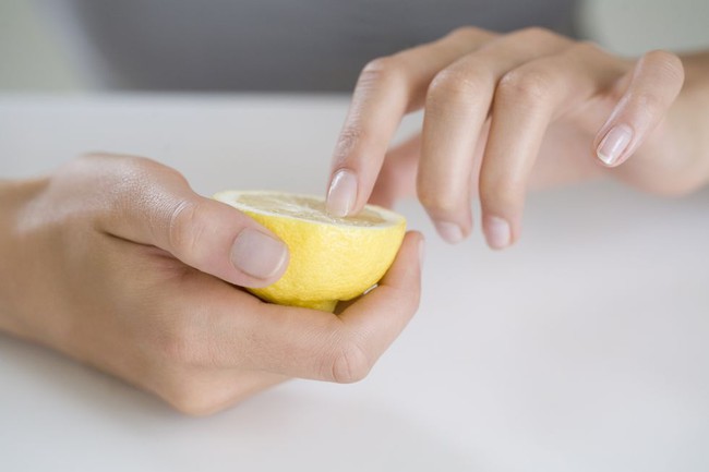 woman-whitening-her-fingernails-with-a-lemon-royalty-free-image-1625203925-16444170098731389978852.jpg