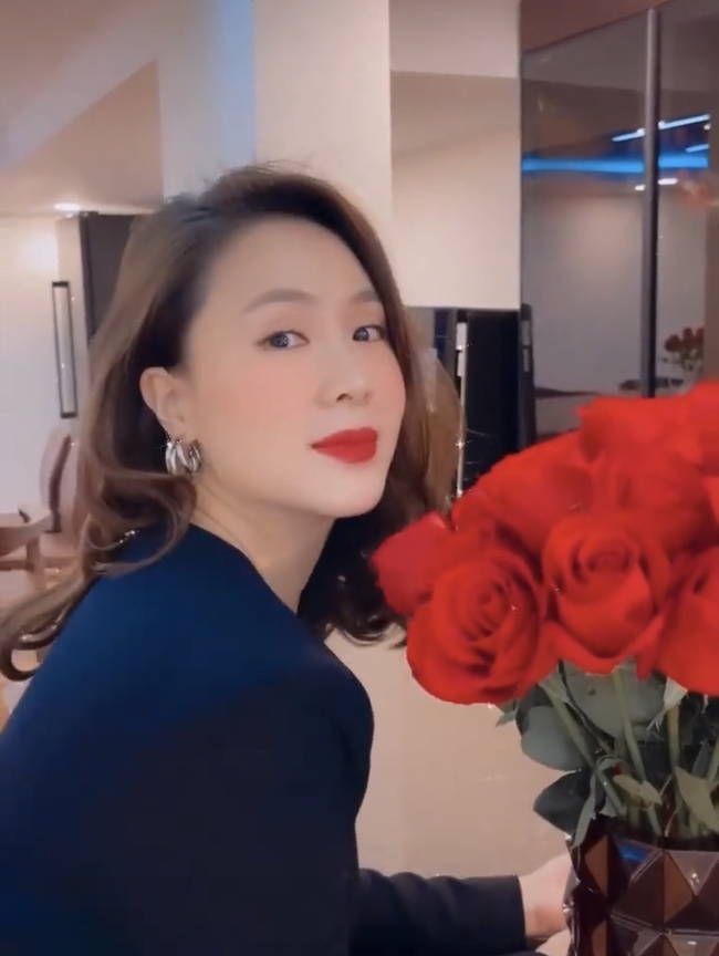 Hồng Diễm tái xuất trong vai nữ chủ tịch, được nhận xét xinh hơn bông hồng - Ảnh 4.