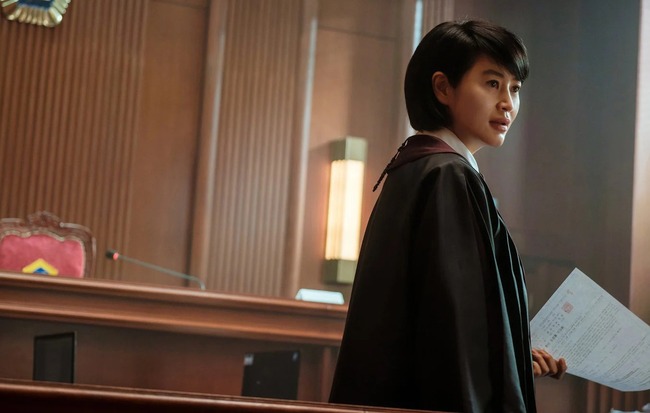 Juvenile Justice: Phim 18+ mới của &quot;biểu tượng sex xứ Hàn&quot; Kim Hye Soo gây bão Netflix - Ảnh 2.