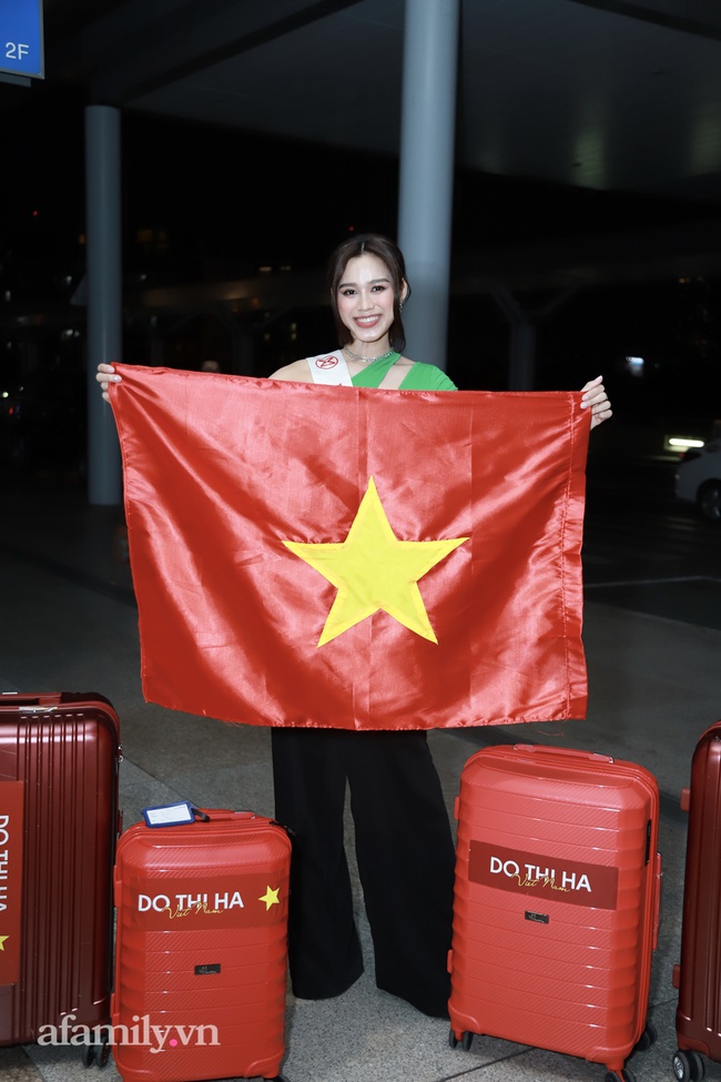HOT: Đỗ Thị Hà lên đường dự chung kết Miss World 2021 trong đêm, hội chị em nàng Hậu rạng rỡ ra tiễn - Ảnh 3.