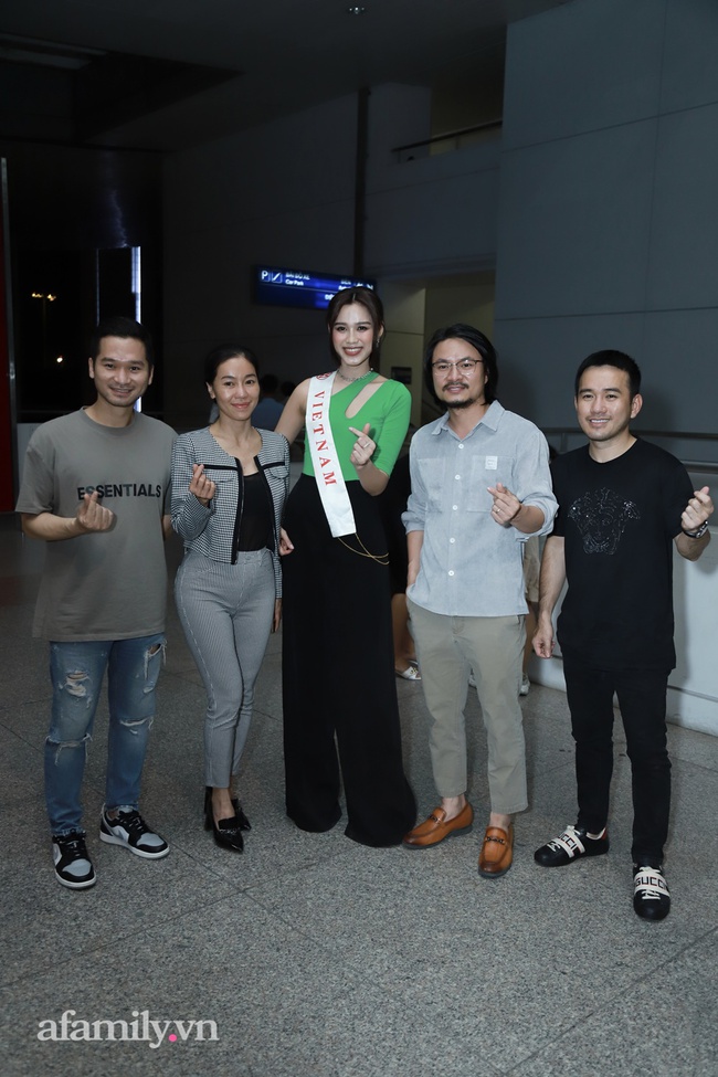 HOT: Đỗ Thị Hà lên đường dự chung kết Miss World 2021 trong đêm, hội chị em nàng Hậu rạng rỡ ra tiễn - Ảnh 8.