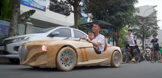 Bac Ninh's young father builds a super car to take his kids to school, surprising everyone - Photo 5.