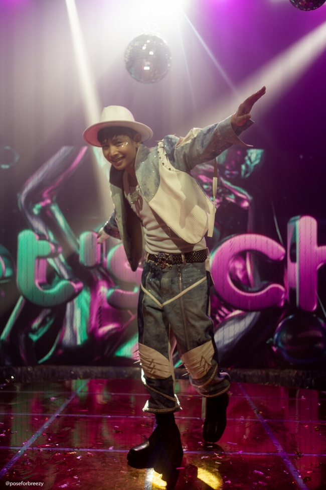 Ricky Star của Rap Việt ra mắt MV tái hiện ký ức tuổi teen trên chuyến tàu lượn vui nhộn - Ảnh 6.