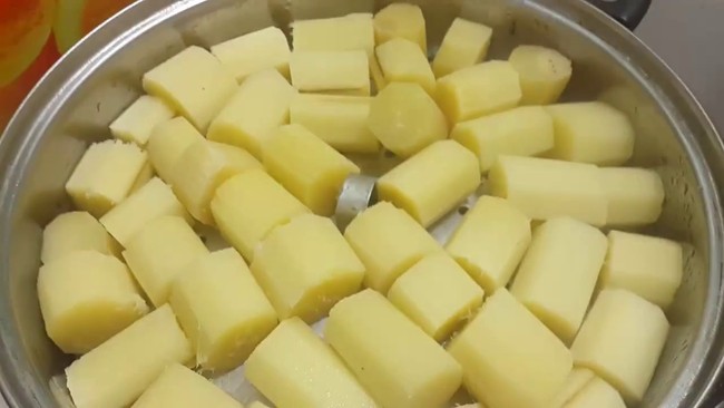 Boil sugarcane with 