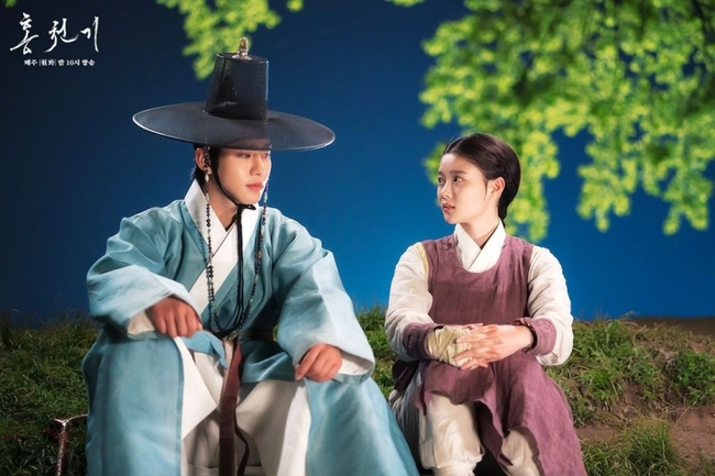"Chim thủy tổ" Ahn Hyo Seop trong Hẹn hò chốn công sở quá chuẩn rồi, nhưng so với tạo hình cổ trang thì sao? - Ảnh 3. "Chim thủy tổ" Ahn Hyo Seop trong Hẹn hò chốn công sở quá chuẩn rồi, nhưng so với tạo hình cổ trang thì sao? - Ảnh 3.