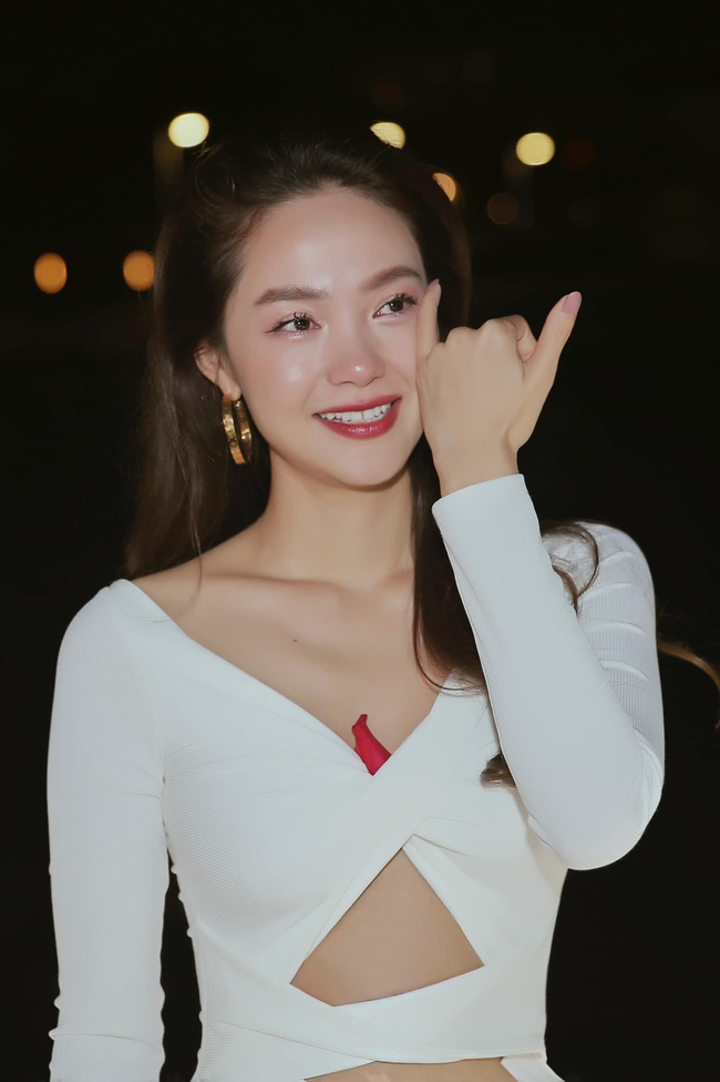 Minh Hang revealed her boyfriend's special actions during the marriage proposal, causing her to quickly 