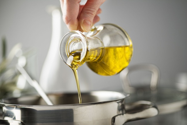 Các loại dầu nấu ăn tốt cho sức khỏe và những thứ nên tránh - Ảnh 1