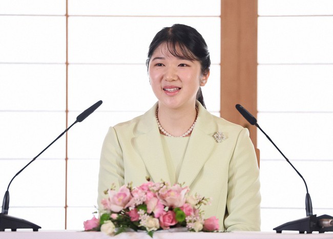 HOT: Japan's most famous princess held the first press conference in her life, her appearance and marriage choice caught attention - Photo 1.