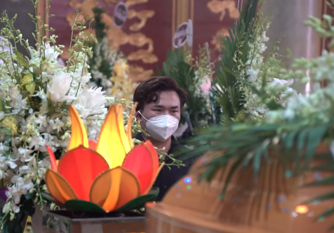 Dàn sao Việt đau buồn trong tang lễ đạo diễn Vũ Minh: Tăng Thanh Hà phờ phạc, Quang Trung khóc sưng mắt - Ảnh 3.