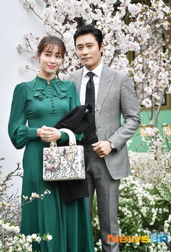 Lee Min Jung khen chồng tài tử trên sóng truyền hình - Ảnh 2.