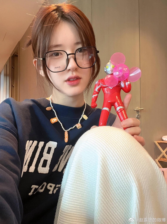 Triệu Lộ Tư tung hình selfie xinh đẹp - Ảnh 1. Triệu Lộ Tư tung hình selfie xinh đẹp - Ảnh 1.